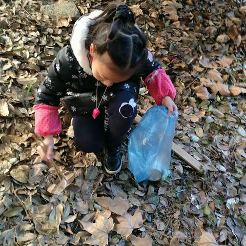 文明和谐家庭 二(5)班 胡情惜