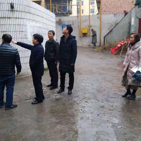 ‎区委副书‎记张发俭同志‎督导检查‎小区‎环境‎卫生‎整治工作