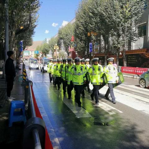 【喜迎十九大·忠诚保平安】理塘交警在行动