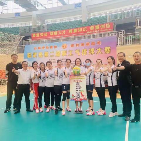 喜报：南强巾帼女队激战县气排球赛成功出线！