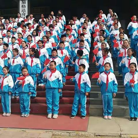 共同抵抗疫情！  六年四班全体师生         为武汉加油！        为中国加油！