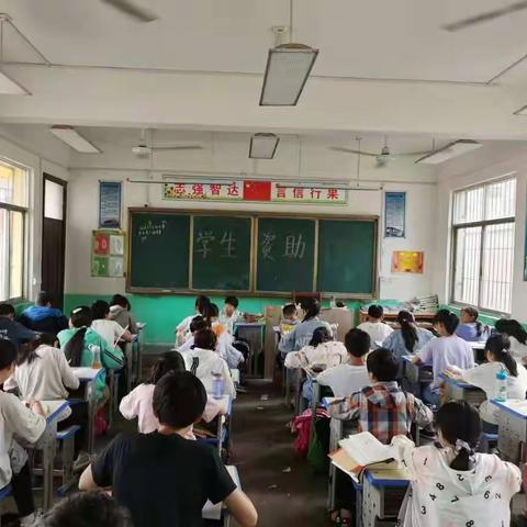 点燃希望-放飞梦想-------上港乡第一中心小学校资助活动