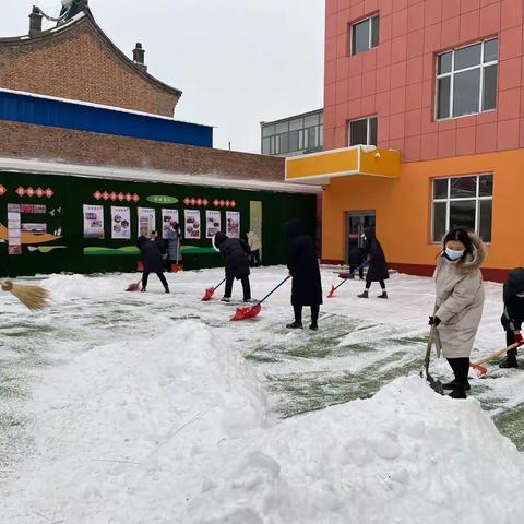 皑皑白雪映照教师爱心