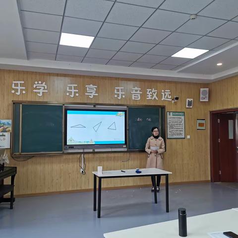 强内功 提素质 展风采                      一泉山区数学小学数学基本功大赛第三轮比赛