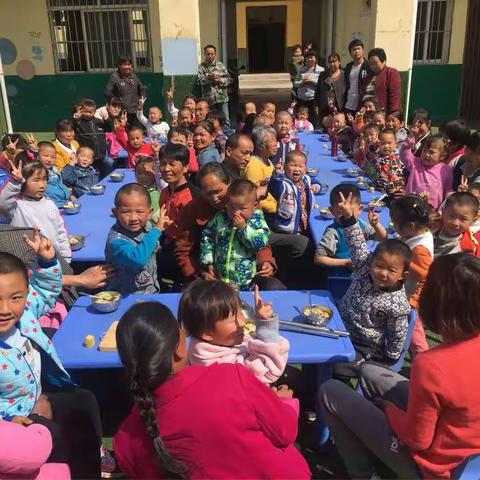 舌尖上的春天--土桥幼儿园“家园手牵手一起品尝春天”