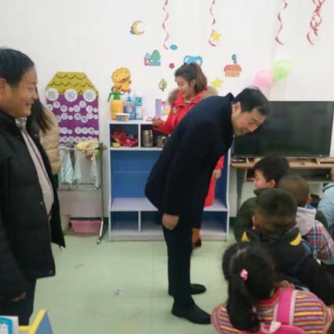 临潼区教育局领导莅临土桥幼儿园调研指导工作