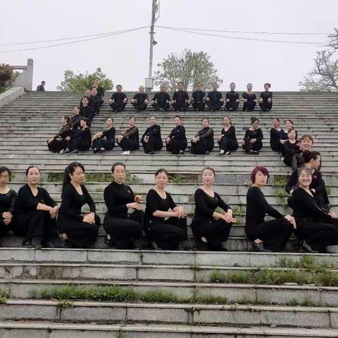 踏过山水万程，只为与热爱重逢 — 励志体育舞蹈爱好者