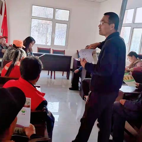 不负农时不负春——界石铺镇机关干部深入田间地头开展春耕工作