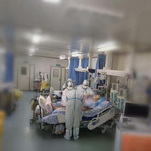 白衣铠甲 逆行而上