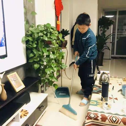 抗击疫情，从我做起  （家庭卫生消毒专辑） “讲究卫生，人人有责”  高新区草下小学六年级