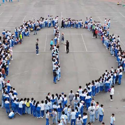 红旗教育集团—“团结就是力量”五学年拔河比赛