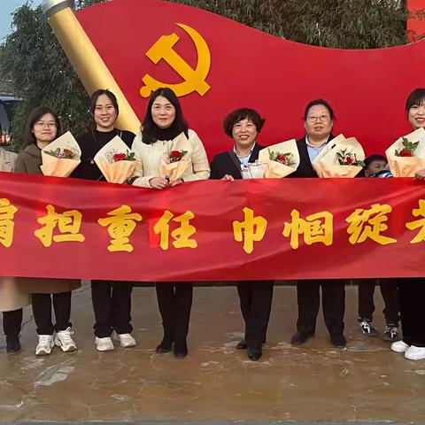 繁花似锦，共赴芳华——漯河铁东支行女神节组织女性员工夜游河上街古镇