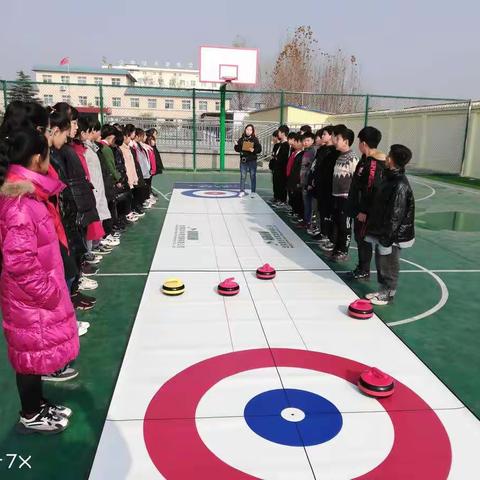 实验小学冰雪运动——体验陆地冰壶运动