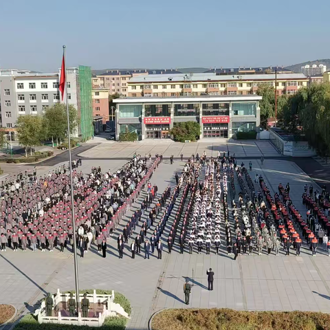 牡丹江技师学院举行“技能成才  强国有我”主题升旗仪式