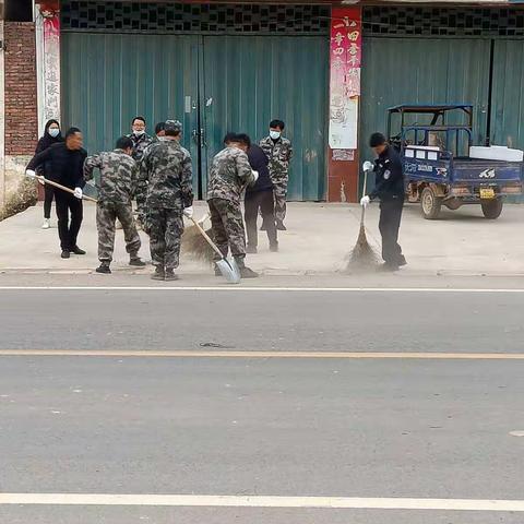 双塘镇退役军人积极开展环境卫生整治行动