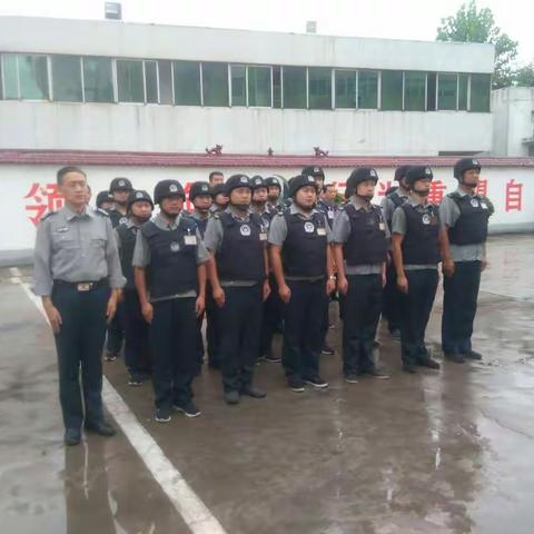 深入一线不走过场，雨中帮扶温暖人心