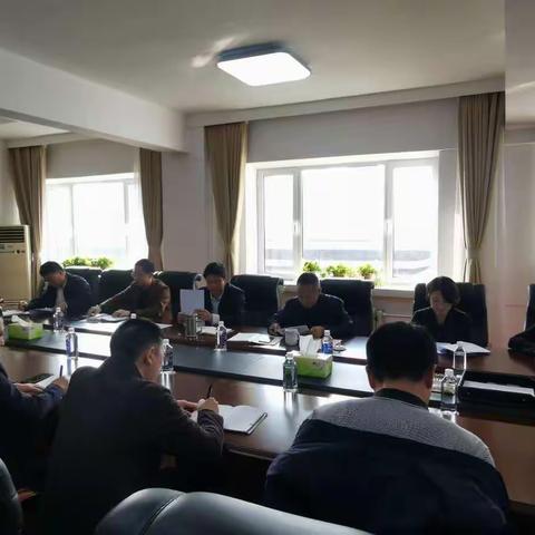 市林草局召开党组理论学习中心组学习会议