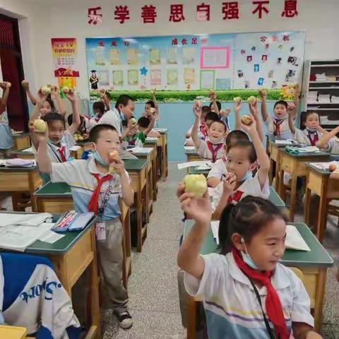 一二一团第二中学三（2）班家务劳动实践展示