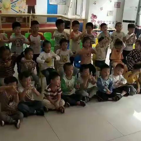 东城幼儿园全体师生祝祖国母亲生日快乐！