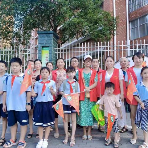 上学路上那一抹红，放学路上那一道美丽的风景