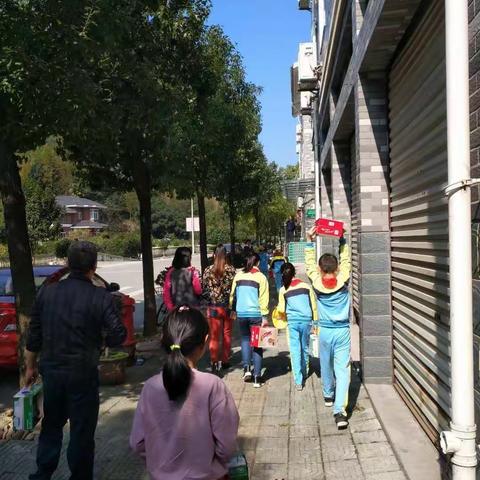九九重阳节，浓浓敬老情——南山学校四（2）中队少先队员走进敬老院献爱心活动