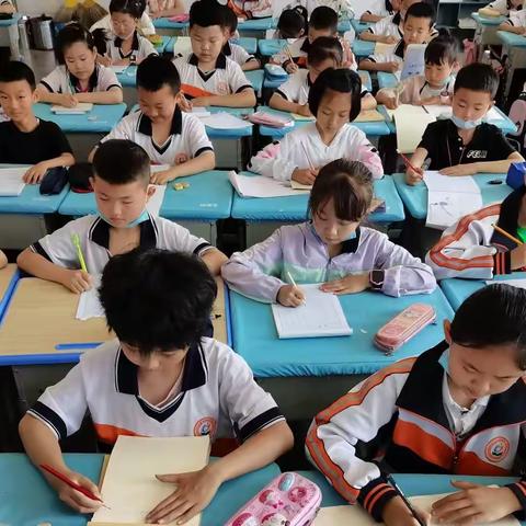 用艺术的光芒照亮孩子们的美好未来———团结小学“六一”师生书法展