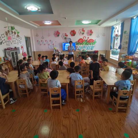 世纪贝儿幼儿园社团活动科学小实验——够不着的尾巴