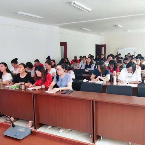 走入学习共同体，勤学钻研求发展