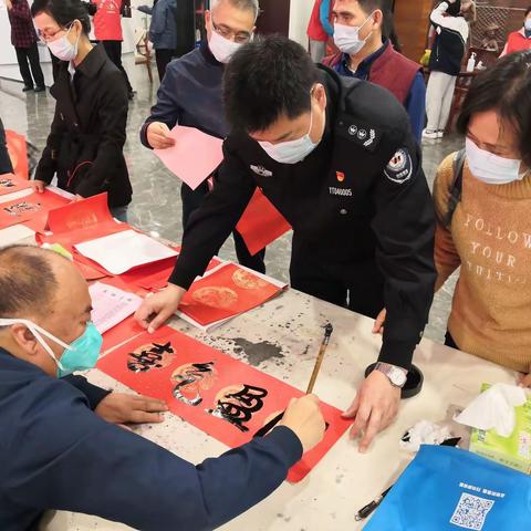 喜气洋洋迎新春   滨海社区组织开展写春联送祝福活动