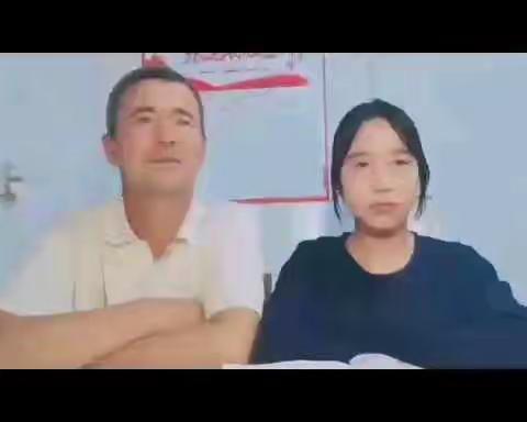 大手拉小手，同讲普通话——新源县喀拉布拉镇中学亲子诵读活动