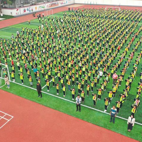 雷锋家乡学雷锋，雷锋精神代代传