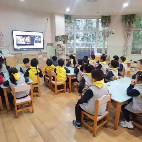 蓝天娃娃爱空军