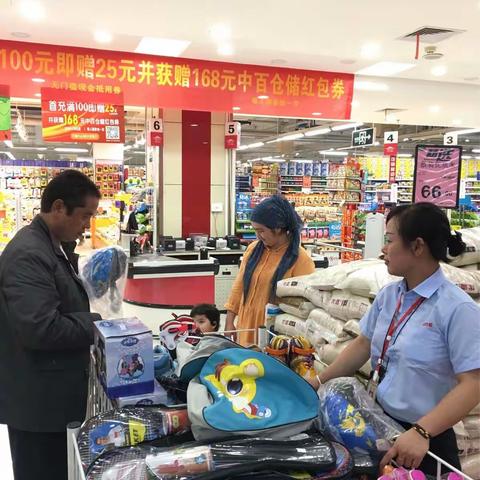紫金路店防损优秀员工杨庆艳