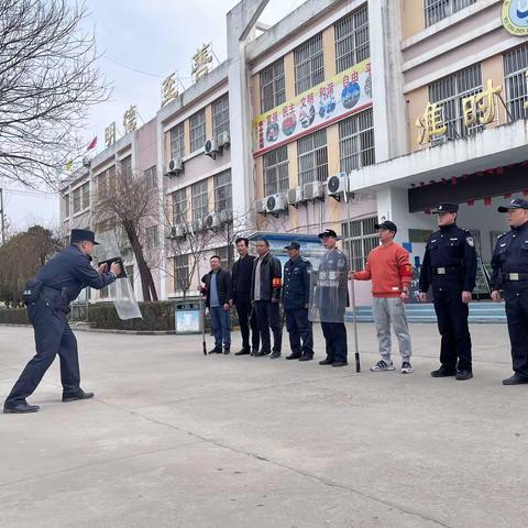 “警校联动 共筑校园安全”—鄠邑区渭丰中心学校反恐防暴安全演练纪实