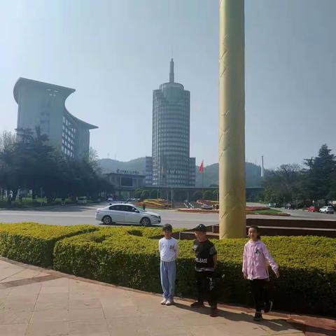 踏春　　四（2）班　　黄佳怡