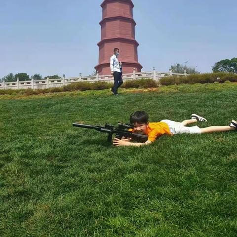 春游　　　四（２）班　　宋宇博