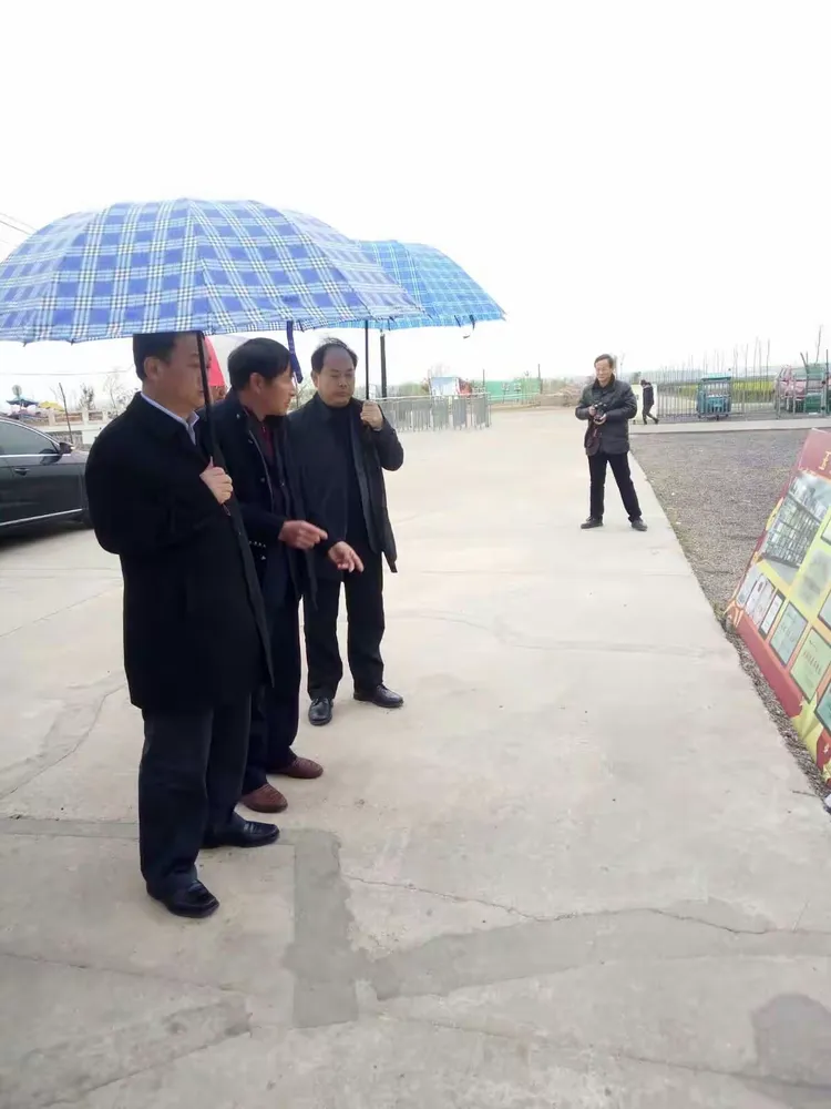 2017年3月22日下午由县委书记周学保陪同常委副市长郑市长来固镇玉鹏生态农业文化园调研考察