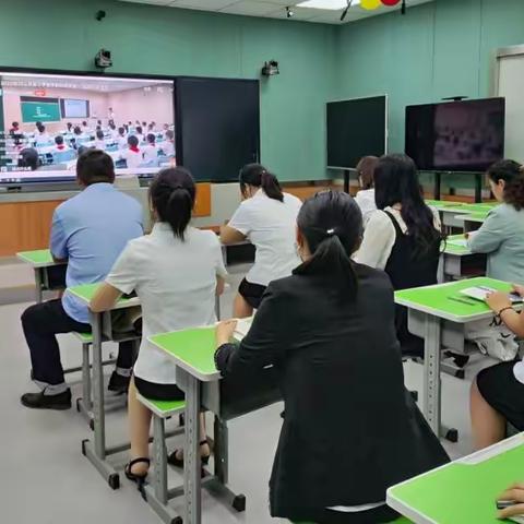 学习新课标，转变新理念——冠县定远寨镇明德小学全体数学教师参加“新课标 新课堂”研讨会纪实