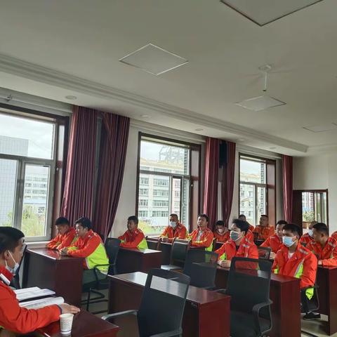 蓄集工区组织开展公路养护安全作业规程专题学习会