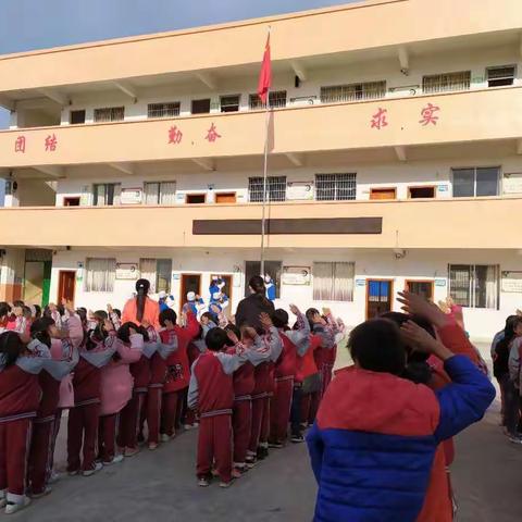 新花快乐成长，齐心争做抗疫好少年