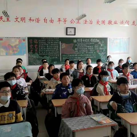 宏润小学五年级课桌操————忙碌学习中的放松，绽放春日的绚烂