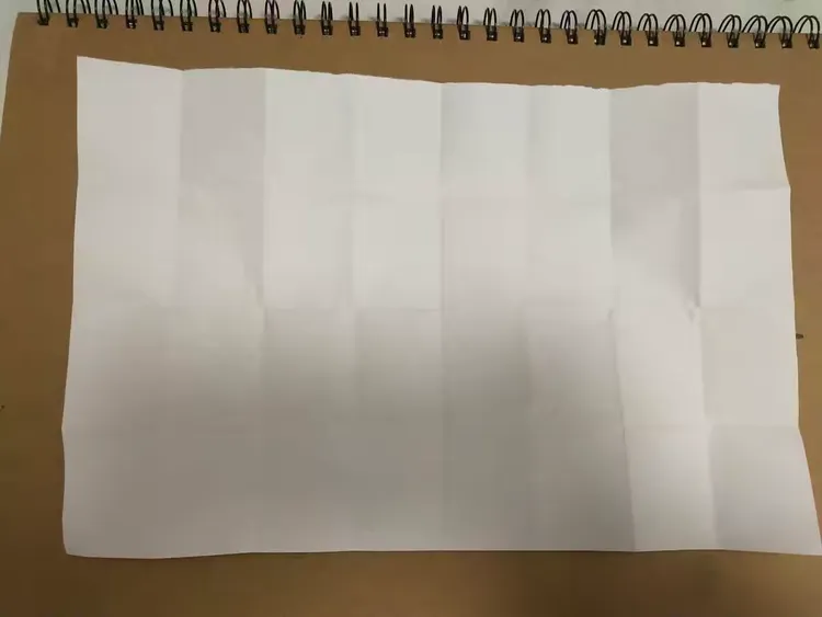 a4纸一张，彩色笔一盒，剪刀✂️一把