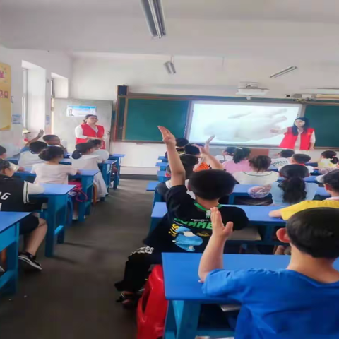 安阳市东门小学“52（我爱）安阳”主题五月份志愿服务活动掠影