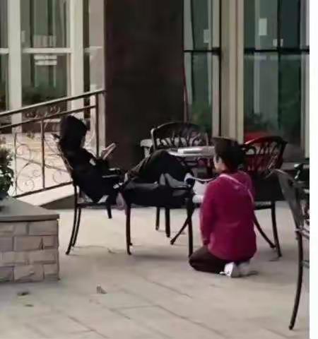 跪着的父母教不出站着的孩子——埤城中心小学五(4)班读《不输在家庭教育上》