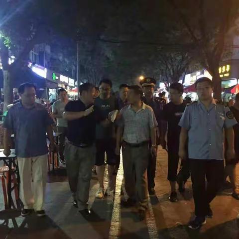 太西街道领导带队夜查环保工作