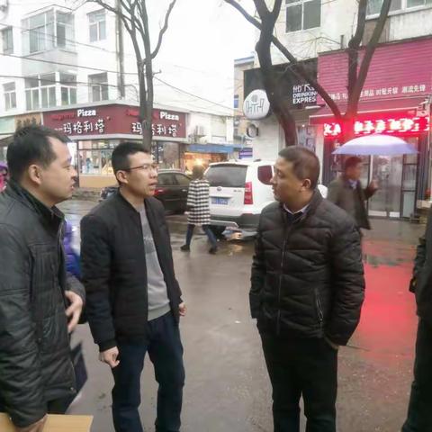 区食药局李局长深入桥北英华巷检查指导工作