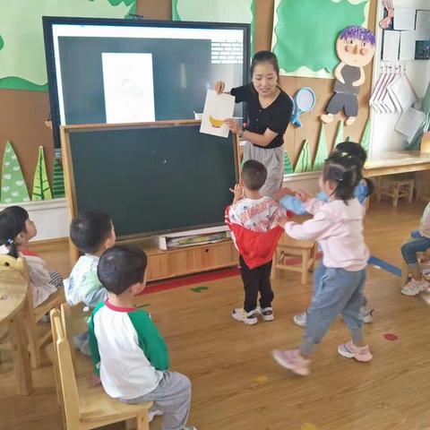 汉滨区江北幼儿园小二班教师节主题活动