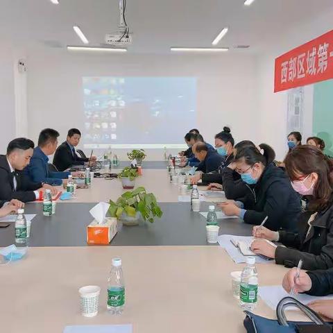 雁塔区委常委、组织部部长李连永深入杜城街道就“红色物业”工作开展调研