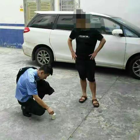 月川社区带一名吸毒人员来月川派出所做尿检！