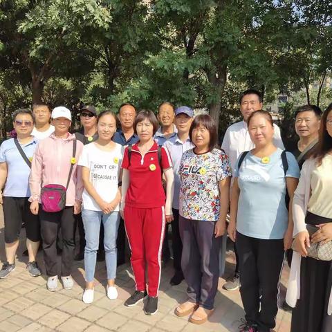 团结街道五四社区直管党员们“火热助力”国际自行车赛